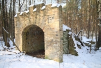 murowane wejście do kopalni upadowej