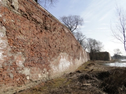 Mury twierdzy od strony Odry